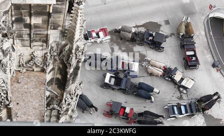 Chevaux et calèche transportant des touristes visitant Vienne. Vienne Wien est la capitale et la plus grande ville d'Autriche, et l'un des 9 États d'Autriche Banque D'Images