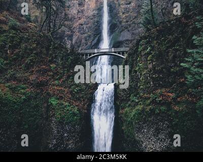 Photo incroyable des chutes de Multnomah à Bridal Veil, Oregon, États-Unis Banque D'Images