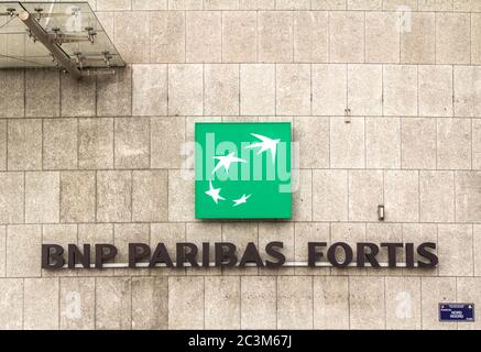 Bruxelles, BELGIQUE - 7 juillet 2019 : la banque BNP Paribas Fortis signe à Bruxelles Belgique l'emblème du Groupe BNP Paribas. BNP Paribas S.A. est une internationale française Banque D'Images