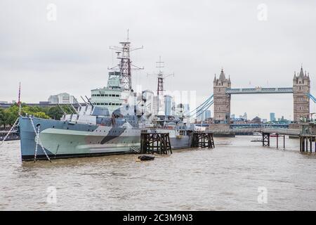 LONDRES, Royaume-Uni - 21 août 2017 : navire de guerre HMS Belfast amarré sur la Tamise Banque D'Images