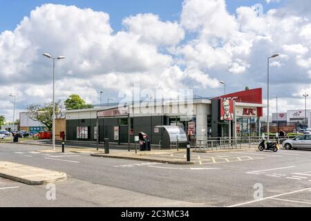 Kentucky Fried Chicken, route vers le restaurant de restauration rapide. Banque D'Images