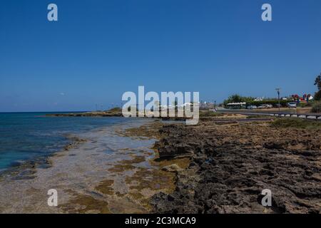 Protaras, Chypre - 29 juin 2015 : vue du remblai de Protaras Banque D'Images