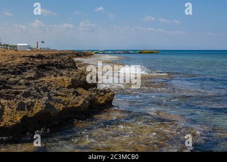 Protaras, Chypre - 29 juin 2015 : vue du remblai de Protaras Banque D'Images