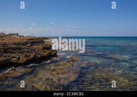 Protaras, Chypre - 29 juin 2015 : vue du remblai de Protaras Banque D'Images