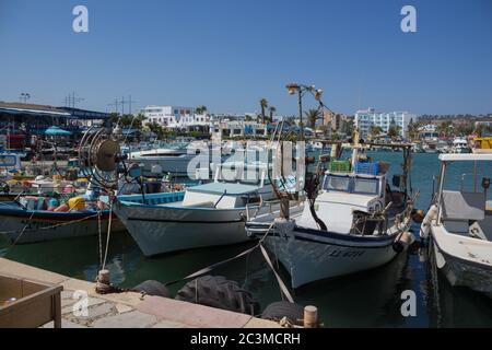 24 juin 2015 - Ayia Napa, Chypre : bateaux de pêche dans le port d'Ayia Napa Banque D'Images