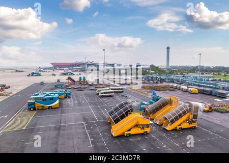 Noi Bai aéroport international à Hanoi en été Banque D'Images