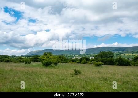 Une vue panoramique des collines des coques de CAMPSIE, en direction de l'ouest vers Lennoxtown, près de Kilsyth, en Écosse Banque D'Images