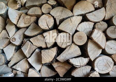 Groupe de bois sec dans la grange. Banque D'Images