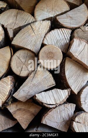 Groupe de bois sec dans la grange. Banque D'Images