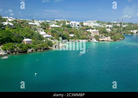 Maisons en bord de mer sur point Shares dans la paroisse de Pembroke aux Bermudes Banque D'Images