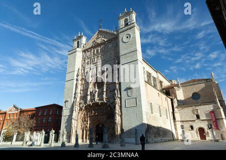 Valladolid, Espagne - 8 décembre 2018 : Iglesia de San Pablo (St. Paul's Couvent église) vue de face Banque D'Images