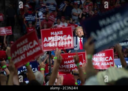 Tulsa, Oklahoma, États-Unis. 20 juin 2020. TULSA, Oklahoma, États-Unis. - 20 juin 2020 : le président AMÉRICAIN Donald J. Trump organise un rassemblement de campagne à la Bank of Oklahoma Centre. Le rallye de campagne est le premier depuis mars 2020, lorsque la plupart du pays a été enfermé en raison de Covid-19. Crédit: albert halim/Alay Live News Banque D'Images