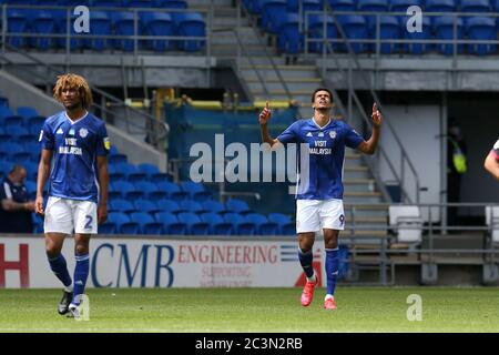 Cardiff, Royaume-Uni. 21 juin 2020. Robert Glatzel de Cardiff (9) fête après avoir mis ses équipes au deuxième but. Match de championnat EFL Skybet, Cardiff City et Leeds Utd au stade de Cardiff City le dimanche 21 juin 2020. Cette image ne peut être utilisée qu'à des fins éditoriales. Usage éditorial uniquement, licence requise pour un usage commercial. Aucune utilisation dans les Paris, les jeux ou les publications d'un seul club/ligue/joueur. photo par Andrew Orchard/Andrew Orchard sports Photography/Alamy Live News crédit: Andrew Orchard sports Photography/Alamy Live News Banque D'Images