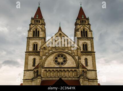 L'église Saint François d'Assise, également connue sous le nom d'église jubilée de l'empereur et l'église du Mexique, est une église catholique de style basilique à Vienne. Banque D'Images