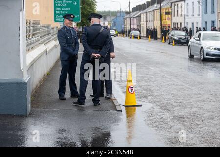 Charlestown, Co Mayo, Irlande. 21 juin 2020. Le détective Garda Colm Horkan a été mis au repos aujourd'hui avec des milliers de personnes qui ont payé leur respect à la Garda assassinée. Stuart Silver, 44 ans, reste en détention pour suspicion de meurtre de Garda Horkan. Crédit : Actualités en direct Eoin Healy/Alay Banque D'Images