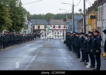 Charlestown, Co Mayo, Irlande. 21 juin 2020. Le détective Garda Colm Horkan a été mis au repos aujourd'hui avec des milliers de personnes qui ont payé leur respect à la Garda assassinée. Stuart Silver, 44 ans, reste en détention pour suspicion de meurtre de Garda Horkan. Crédit : Actualités en direct Eoin Healy/Alay Banque D'Images