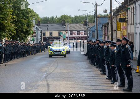 Charlestown, Co Mayo, Irlande. 21 juin 2020. Le détective Garda Colm Horkan a été mis au repos aujourd'hui avec des milliers de personnes qui ont payé leur respect à la Garda assassinée. Stuart Silver, 44 ans, reste en détention pour suspicion de meurtre de Garda Horkan. Crédit : Actualités en direct Eoin Healy/Alay Banque D'Images