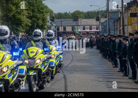 Charlestown, Co Mayo, Irlande. 21 juin 2020. Le détective Garda Colm Horkan a été mis au repos aujourd'hui avec des milliers de personnes qui ont payé leur respect à la Garda assassinée. Stuart Silver, 44 ans, reste en détention pour suspicion de meurtre de Garda Horkan. Crédit : Actualités en direct Eoin Healy/Alay Banque D'Images