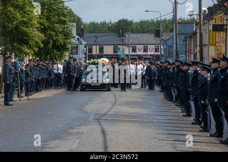 Charlestown, Co Mayo, Irlande. 21 juin 2020. Le détective Garda Colm Horkan a été mis au repos aujourd'hui avec des milliers de personnes qui ont payé leur respect à la Garda assassinée. Stuart Silver, 44 ans, reste en détention pour suspicion de meurtre de Garda Horkan. Crédit : Actualités en direct Eoin Healy/Alay Banque D'Images