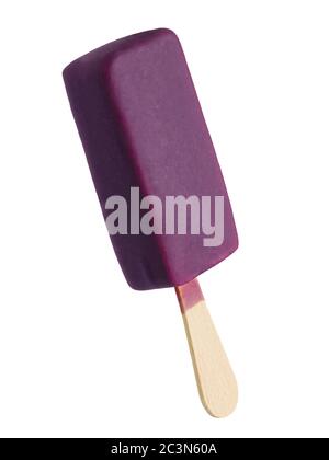 Bar à crème glacée mauve avec goût de baies de forêt sur un bâton Banque D'Images