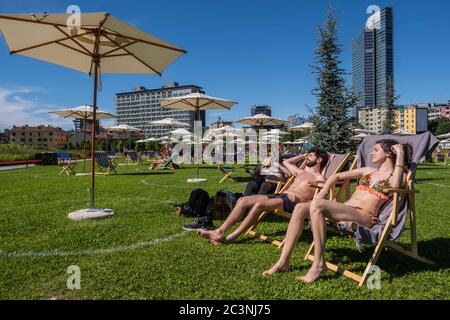 Milan, première journée de Lido Bam à la Biblioteca degli Alberi. (Francesco Bozzo/Fotogramma, Milan - 2020-06-21) p.s. la foto e' utilizzabile nel rispetto del contento in cui e' stata scattata, e senza intento diffamatorio del decoro delle persone rappresentate Banque D'Images