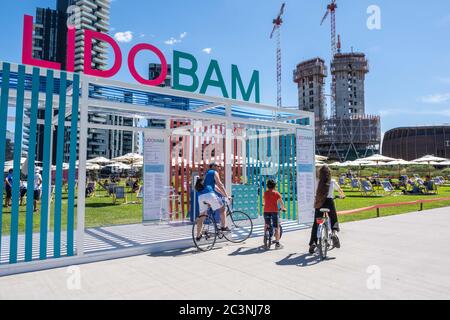 Milan, première journée de Lido Bam à la Biblioteca degli Alberi. (Francesco Bozzo/Fotogramma, Milan - 2020-06-21) p.s. la foto e' utilizzabile nel rispetto del contento in cui e' stata scattata, e senza intento diffamatorio del decoro delle persone rappresentate Banque D'Images