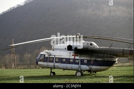 11 mars 1994 pendant la guerre en Bosnie : un hélicoptère HVO (croate de Bosnie) Mil mi-8MTV-1 HIP près de Vitez. Banque D'Images