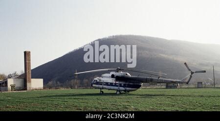 11 mars 1994 pendant la guerre en Bosnie : un hélicoptère HVO (croate de Bosnie) Mil mi-8MTV-1 HIP près de Vitez. Banque D'Images