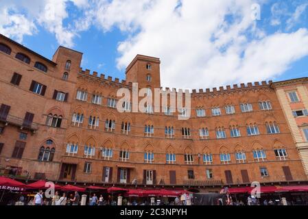 SIENNE, ITALIE 25 MAI 2017 : Piazza del Campo.le centre historique de Sienne a été déclaré par l'UNESCO site du patrimoine mondial. Magnifique historique Banque D'Images