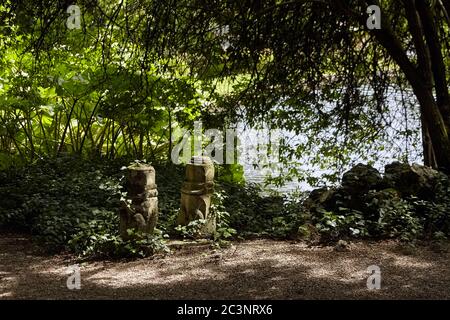 Le Port-Marly, France - 24 juin 2018 : le Château de Monte-Cristo (Parc Alexandre Dumas), jardin de style anglais Banque D'Images