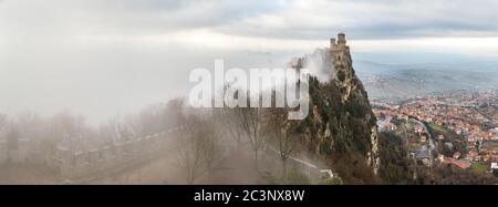 Forteresse Rocca della Guaita à Saint-Marin en hiver Banque D'Images