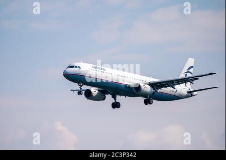 Aegean Airbus A321 SX-DVO sur l'approche de l'atterrissage à l'aéroport de Francfort, Allemagne Banque D'Images