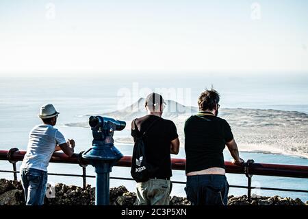 LANZAROTE, ESPAGNE - 28 décembre 2019 : vues sur l'île de la Graciosa depuis Mirador del Rio, à Lanzarote Banque D'Images