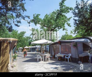 Camping près de Peschiera del Garda, Lac de Garde, Vénétie, Italie Banque D'Images