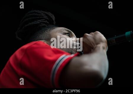 Tulsa, Oklahoma, États-Unis. 19 juin 2020. Fire Little Africa se présente sur scène lors de la célébration Junetdedix de Tulsa. Crédit : Tyler Tomasello/ZUMA Wire/Alay Live News Banque D'Images