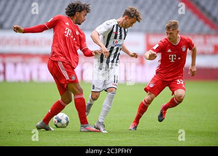 Munich, Allemagne, 2020 juin 35, Joshua ZIRKZEE, FCB 32 Joshua KIMMICH, FCB 11 concourent pour le ballon, s'attaquer, duel, header, zweikampf, action, lutte contre Luca WALDSCHMIDT, FRG 2019/2020 FC BAYERN MUENCHEN - SC FREIBURG en saison 33 am match day  . FCB Foto: © Peter Schatz / Alay Live News / Markus Ulmer/Pressefoto Ulmer /Pool - LES RÈGLEMENTS DFL INTERDISENT TOUTE UTILISATION DE PHOTOGRAPHIES comme SÉQUENCES D'IMAGES et/ou QUASI-VIDÉO - agences de presse nationales et internationales HORS usage éditorial SEULEMENT Banque D'Images