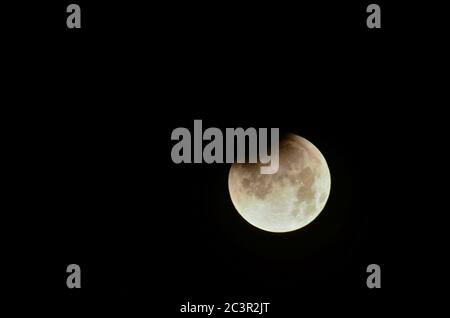 Moon Eclipse gros plan montrant les détails de la surface lunaire Banque D'Images