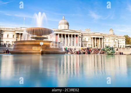 Londres, Angleterre - 08 mars 2012 : la National Gallery et Trafalgar Square dans l'après-midi. Banque D'Images