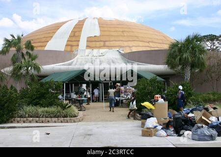 BILOXI, ÉTATS-UNIS - 06 septembre 2005 : refuge d'urgence de l'église de la famille New Life après l'ouragan Katrina. Banque D'Images