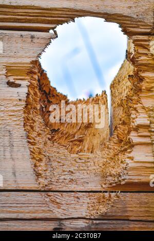 Construction industrielle surface en bois avec trou rond Banque D'Images