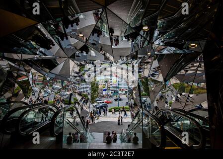 Jeux de miroirs dans Tokyu Plaza, Omotesando Avenue Building, Shibuya, Tokyo, Japon Banque D'Images