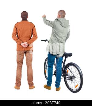 Vue arrière de deux homme sur un vélo en veste d'hiver. Vue arrière Vue arrière. collection les gens de personne. Plus isolé sur fond blanc. Banque D'Images