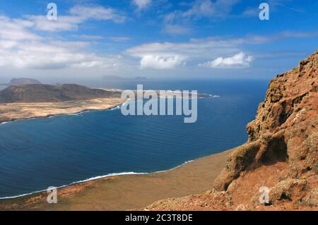 Vue imprenable sur île de Graciosa de Mirador del Rio, Lanzarote, Canaries, Espagne, Lanzarote, Europe Banque D'Images