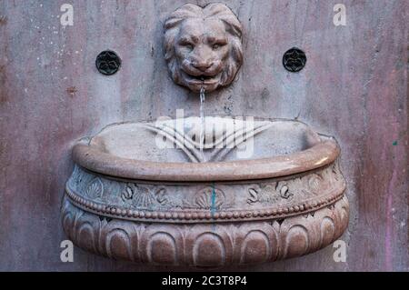 Fontaine du souvenir de Slocum. Parc de Tompkins Square. New York. ÉTATS-UNIS. Dédiée en 1906, cette fontaine sert de rappel à ceux qui sont morts à bord de l'excu Banque D'Images