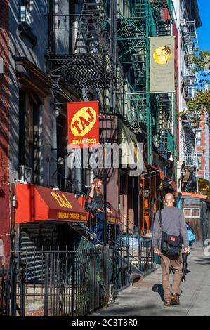 RESTAURANT indien TAJ dans East Village. New York. Si quelque chose caractérise ce quartier est qu'il est le plus bohème et hippie tout de ne Banque D'Images