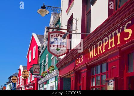 Irlande, Comté de Kerry, Dingle, façades colorées. Banque D'Images