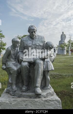 Frumushika Nova, région d'Odessa, Ukraine, Europe de l'est. 19 juin 2020. FROMUSHIKA NOVA VILLAGE, ODESSA OBLAST, UKRAINE - 18 au 19 JUIN 2020 : décommunisation en Ukraine, les monuments démolis dans différentes villes du pays sont rassemblés dans le Musée du réalisme socialiste. Credit: Andrey Nekrasov/ZUMA Wire/Alamy Live News Banque D'Images