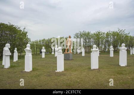 20 mai 2020, Frumushika Nova, région d'Odessa, Ukraine, Europe de l'est: FROMUSHIKA NOVA VILLAGE, ODESSA OBLAST, UKRAINE - 18 et 19 JUIN 2020: Décommunisation en Ukraine, les monuments démolis dans différentes villes du pays sont rassemblés dans le Musée du réalisme socialiste. (Image crédit: © Andrey Nekrasov/ZUMA Wire) Banque D'Images