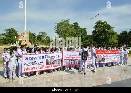 Nonthaburi, Thaïlande. 22 juin 2020. Thai Emergency Medical Technician Intermediate Group Chunum au ministère de la Santé publique, Nonthaburi demande à être un fonctionnaire du gouvernement. (Photo de Teera Noisakran/Pacific Press) crédit: Pacific Press Agency/Alay Live News Banque D'Images