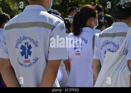 Nonthaburi, Thaïlande. 22 juin 2020. Thai Emergency Medical Technician Intermediate Group Chunum au ministère de la Santé publique, Nonthaburi demande à être un fonctionnaire du gouvernement. (Photo de Teera Noisakran/Pacific Press) crédit: Pacific Press Agency/Alay Live News Banque D'Images